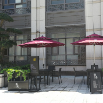 Outdoor Table And Chairs With Umbrella Courtyard Balcony Garden Casual Outdoor Cafe Hotel Table And Chairs Plastic Wood Table And Chairs Combination