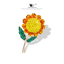Simple sunflower sunflower crystal brooch female ing tide personality high-grade suit cardigan fixed pin decoration