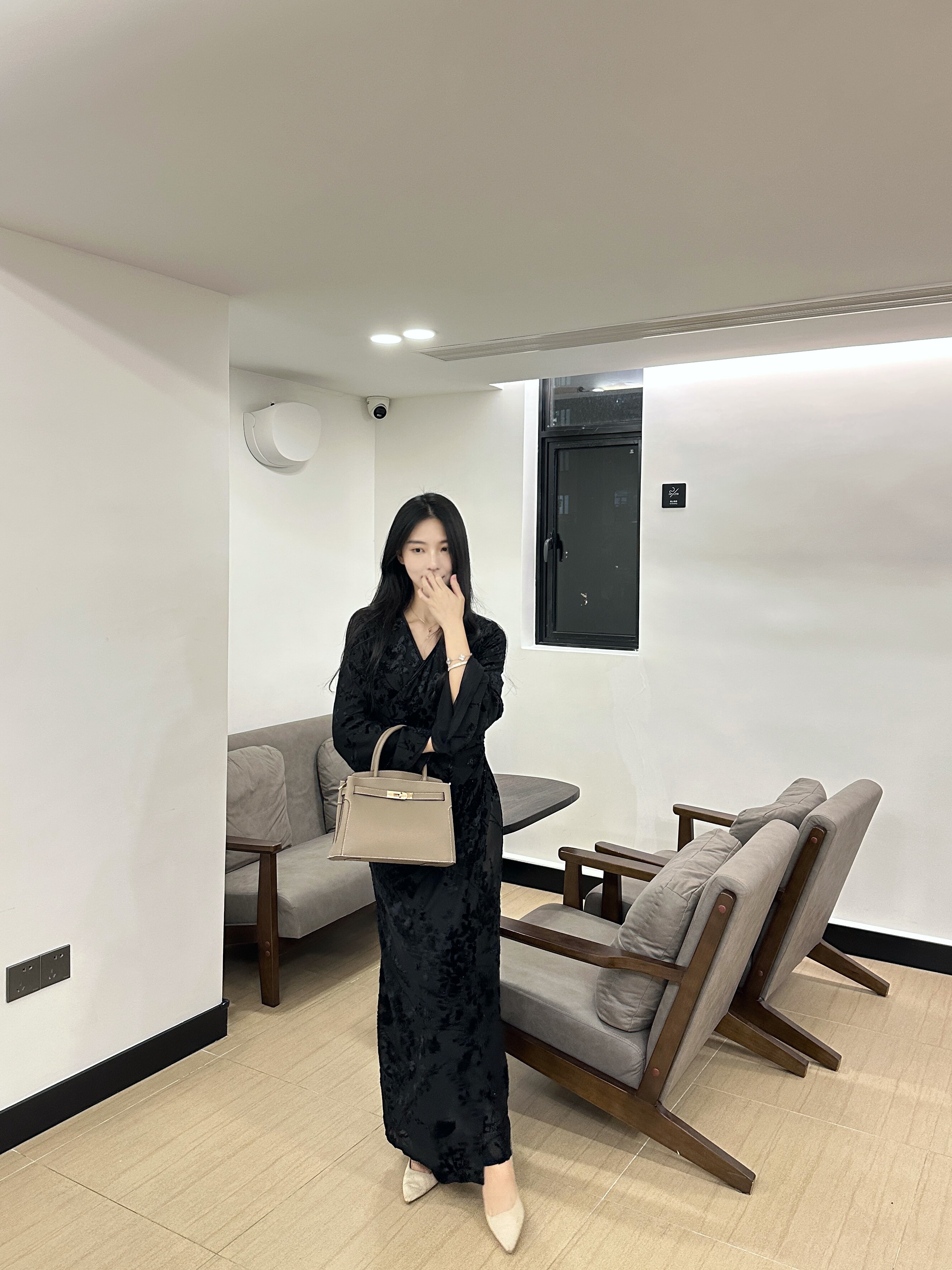 百丽鎏金岁月凯莉包 质感牛皮高级耐磨 大容量通勤 妈妈包婚包两用