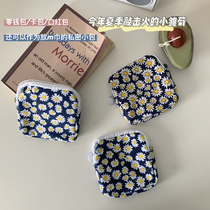 Xin help small Daisy portable sanitary napkin aunt towel storage bag small capacity zipper change storage bag