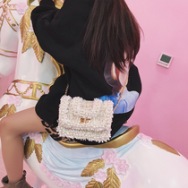 2020 new Korean version of childrens shoulder bag girls beautiful pop oblique cross Pearl Square bag fashion celebrity wind small sachet tide