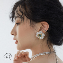 PP Ornament Gentle Flowers Daisy Earrings Woman Temperament Superior Sensational Style Retro Natural Fritillary Ear Nail