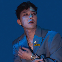 Drew letter smiley face China limited men and women couples same trend Joker decorative brooch badge high-end accessories