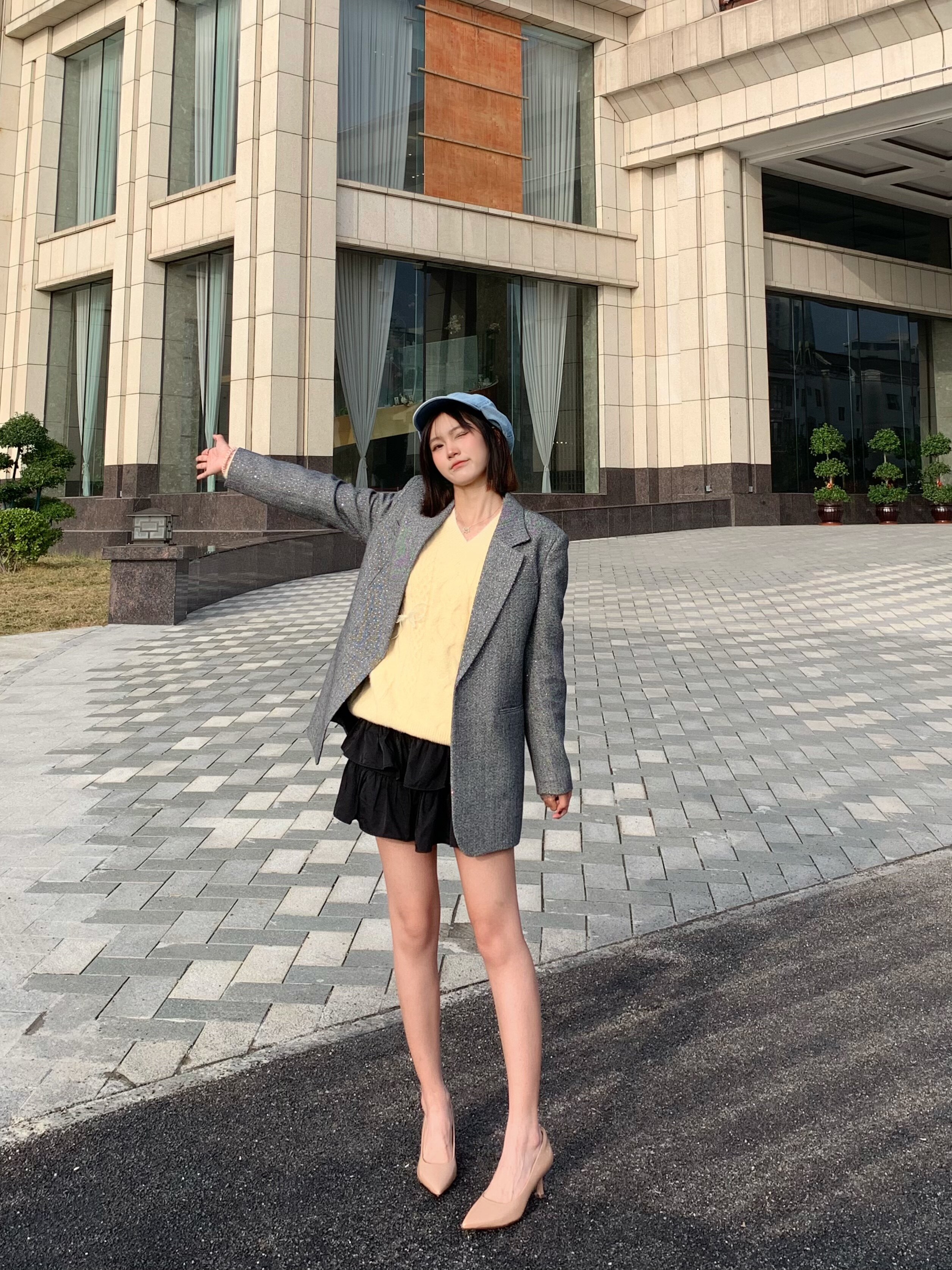 千百度静音系列裸色细跟鞋 浅口设计修饰腿型 真皮材质柔软不累脚