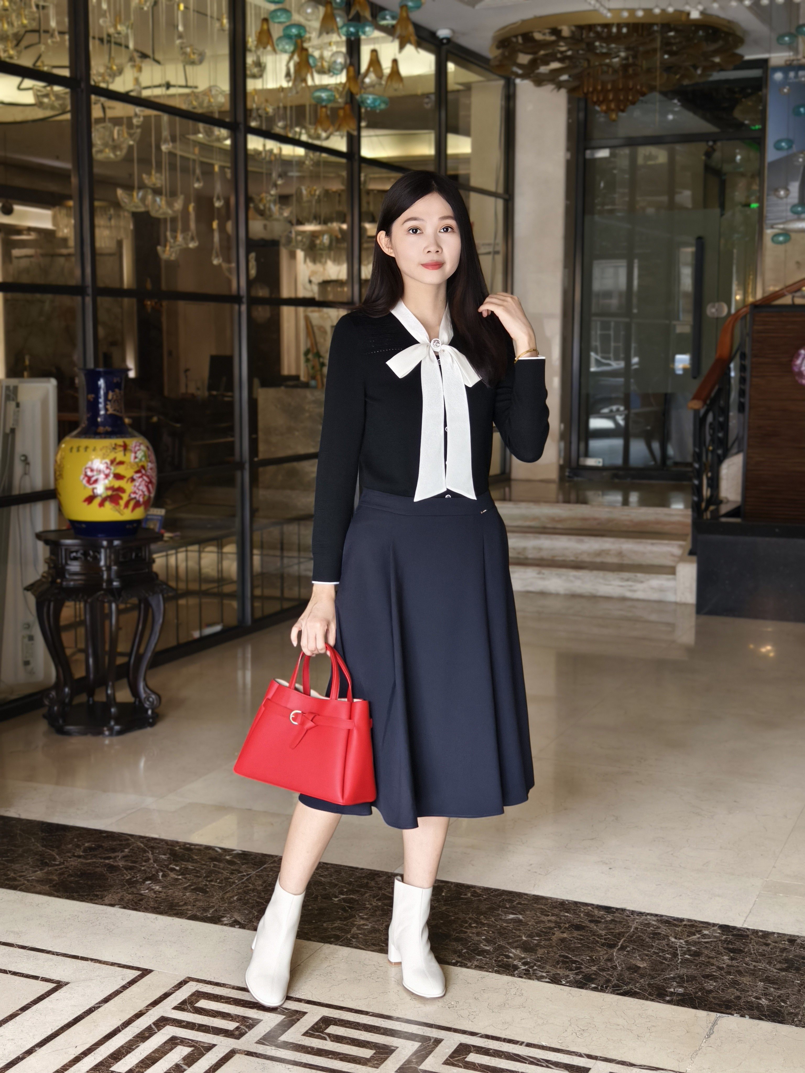 百丽质感真皮大容量托特包 牛皮材质高级耐磨 大容量装下电脑文件