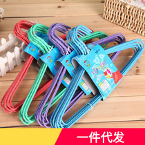 Yiwu 5 yuan mode hanger bold adult dip plastic drying rack dry and wet household drying rack