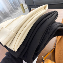  The upper body is circled in one second the pink pants type is too classic and the summer and autumn series has a sense of tone and the tapered suit pants and casual pants are too classic