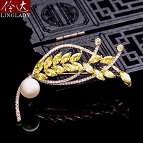 Lingda jewelry European and American peacock brooch women jacket pin cardigan accessories 2019 spring and summer new fashion corsage