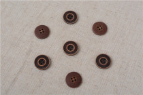 2cm brown old letter four-hole button 1 yuan 10