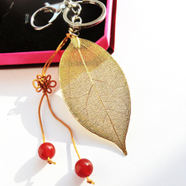Buy a gift of a real leaf pendant keychain bookmark a leaf to send a male girlfriend sweater chain New year gift