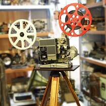 9 - Best German antique Siemens Siemens 16 mm 16mm movie projector with wooden foot