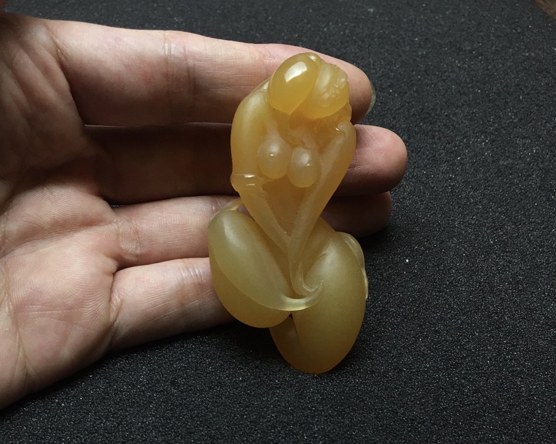 (tempers not self-forbidden) nude women make pieces of beauty abstract art hand play pieces Myanmar's yellow jade master's fine carving with evidence
