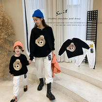Net red parent-child clothing 2021 autumn new female cartoon sweater suit set girls foreign style leisure two-piece tide