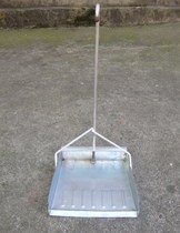 Iron leather dustpan high handbag bucket factory sweeping durable thick garbage shovel property sanitation outdoor cleaning shovel