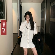 SUN11 white shirt female 2021 Spring and Autumn New Hong Kong style design sense stacked wear Joker long salt shirt