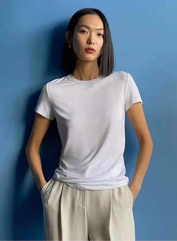 Canadian Women's Clothing Feels Super Comfortable, Aritzia Babaton Everyday 80316 Slimming T-Shirt