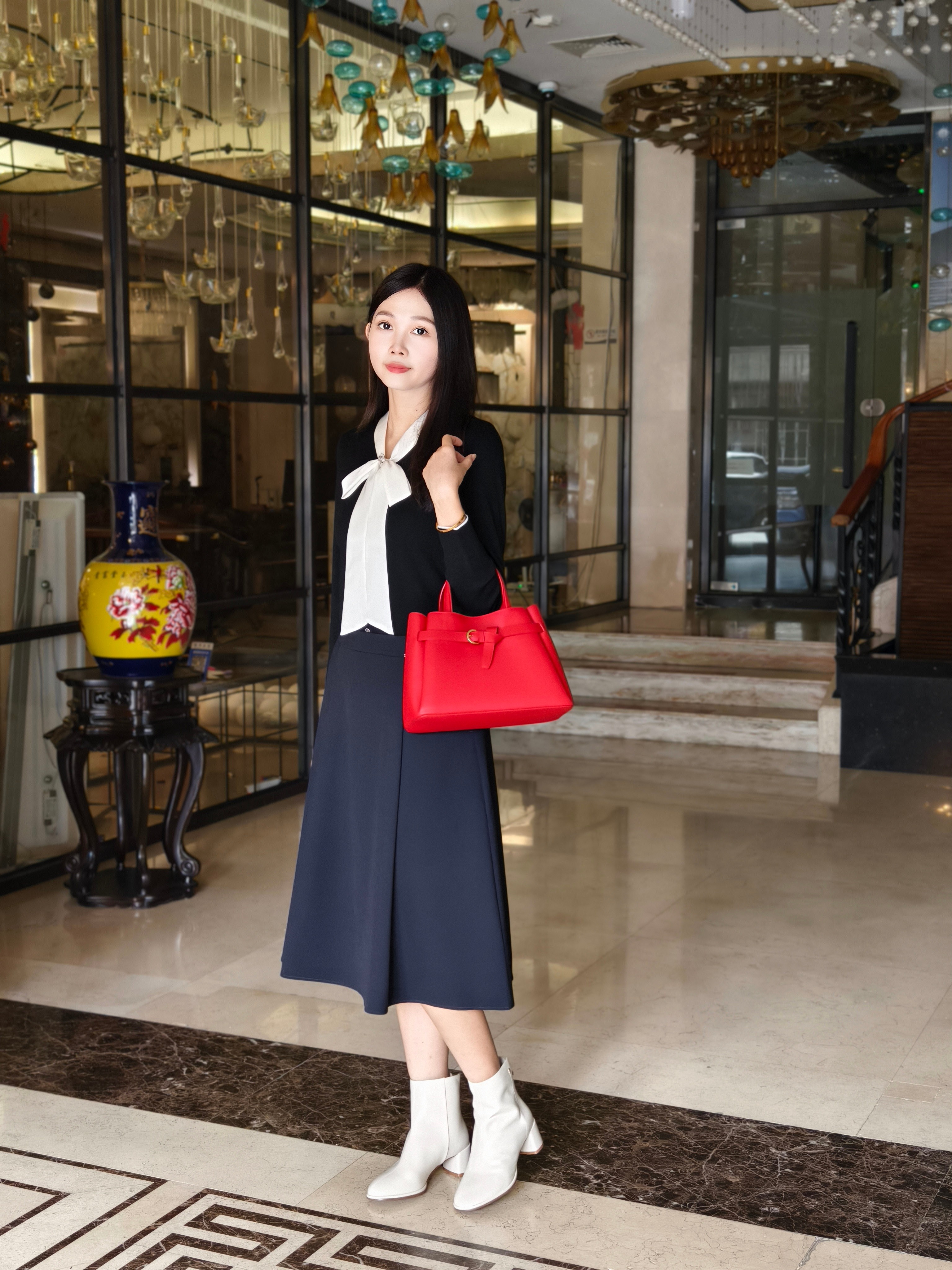 百丽质感真皮大容量托特包 牛皮材质高级耐磨 大容量装下电脑文件