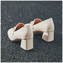  Thick heel shoes womens autumn 2021 new leather retro square head small leather shoes British style mid-heel high heels