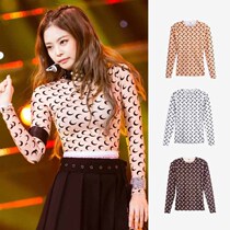 Jennie with the same MARINE SERRE full moon close-fitting long sleeve undershirt sashimi T068ICONW