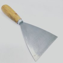 The poop shovel is soft and squeezing on the flat poop with a push to clean the chinchilla cage for shoveling excrement there will be rust stains mind taking pictures carefully