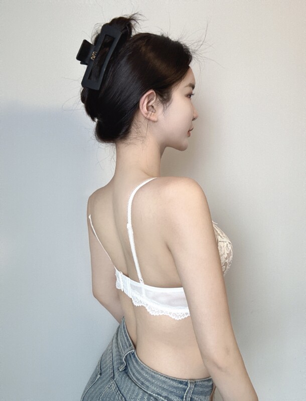 宝诗嫣法式小胸轻聚拢内衣 薄款白色蕾丝文胸 无钢圈舒适不勒 性感套装成套搭配