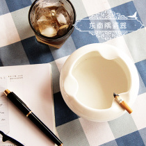 Western-style pure white ceramic large ashtray with wooden mat Simple fashion gift-giving debris trash tank desktop cleaner