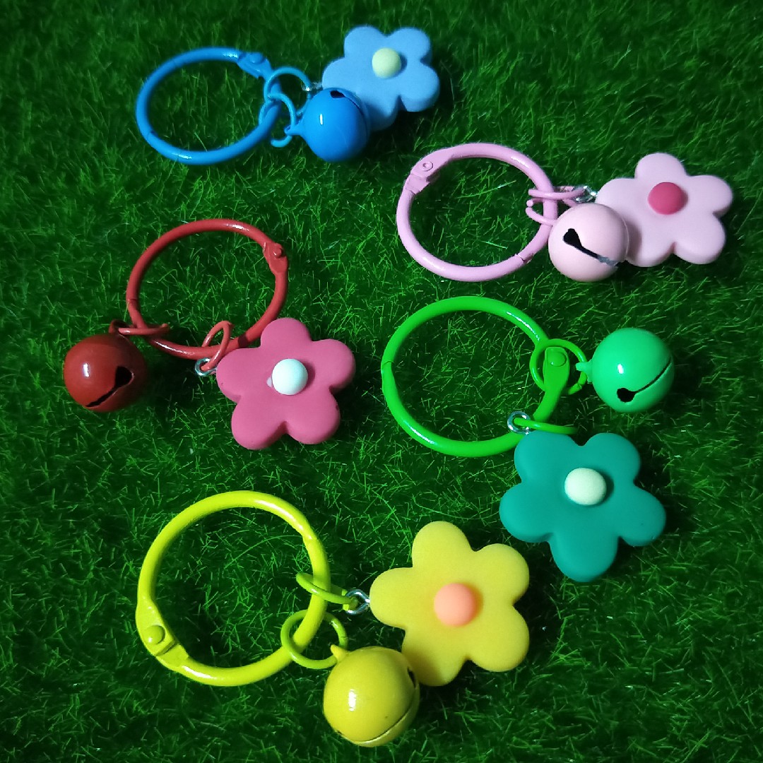 Small flower key buckle resin flower DIY handmade doll handmade decorative pendant to decorate the key ring