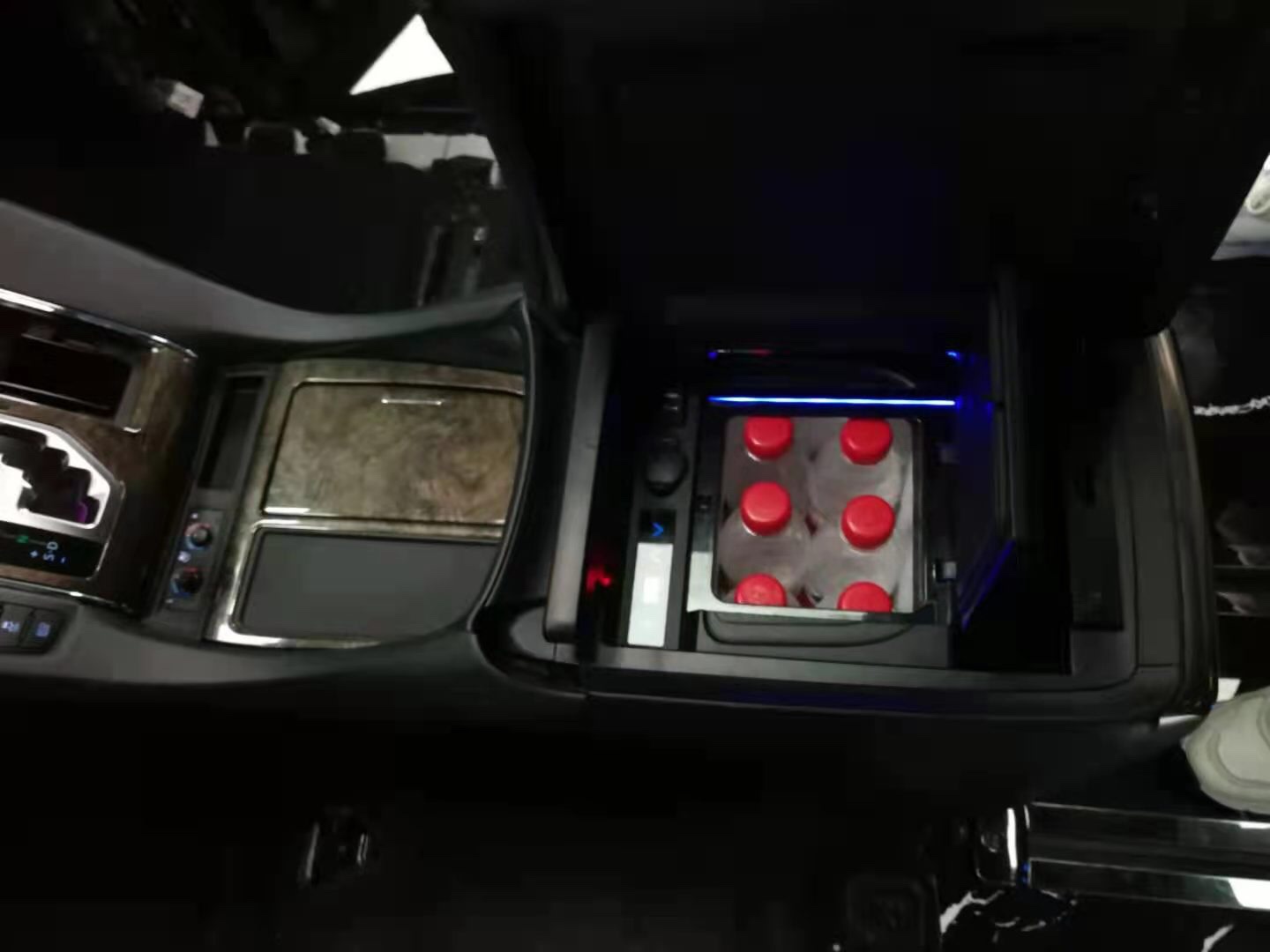 Apply the new Elfa refrigerator handrail box ALPHARD30 series Welfa original car armrest box upgrade fridge