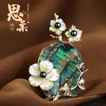 Flower brooch simple tide personality retro creative gift atmospheric high-end accessories elegant anti-light neckline Lady
