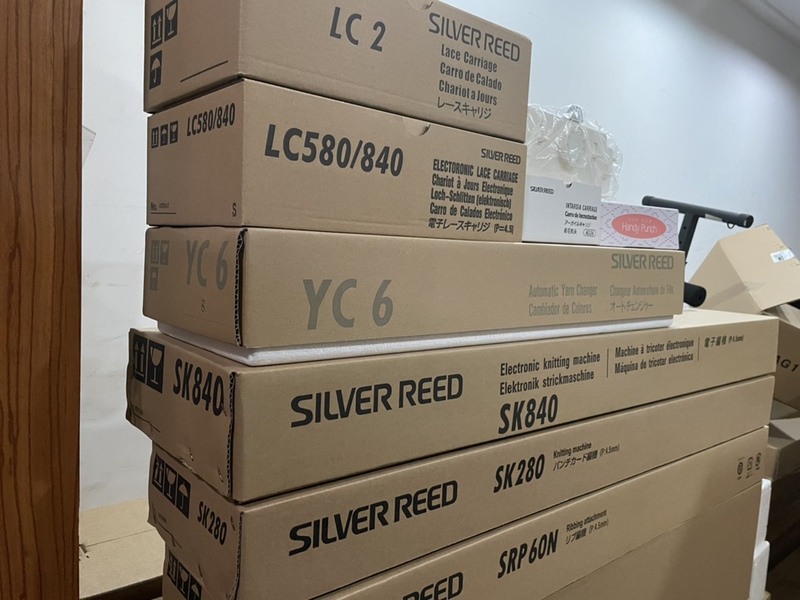 Silver Flute Sk280 Hand Knitting Machine DIY Sweater Knitting Machine Sk840 Computer Machine Srp60N Ribbing Machine