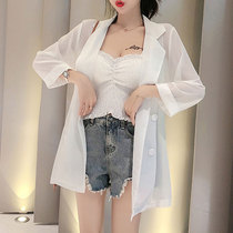 Superfairy sunscreen woman in the middle of a snowspun cardiovershirt student outside a dress with a shawl thin jacket fashion loose sunscreen