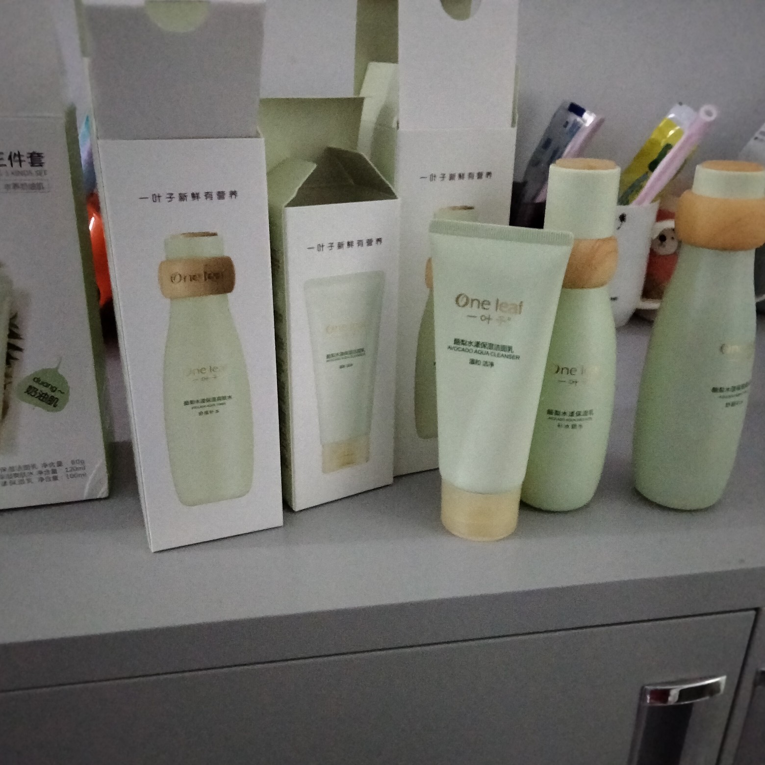 一叶子护肤品图片，一叶子护肤品怎么样