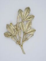 Retro Sign Philip Crown TRIFARI Gold Tone Texture Brooch 4 Leaf Branch Female Temperament