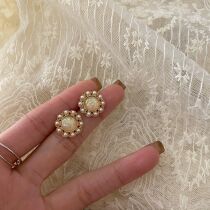 Winter Days Retro Ear Accessories Temperament Sweetness Ear Nail Palace Court Windy Brief 100 Hitch Special Earrings 2021 Ear Clip Ladies