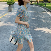 Summer new French style small crowdflower first love v lead snow spinning Hepburn Chopped Flowers with short dresses Skirt Irregular