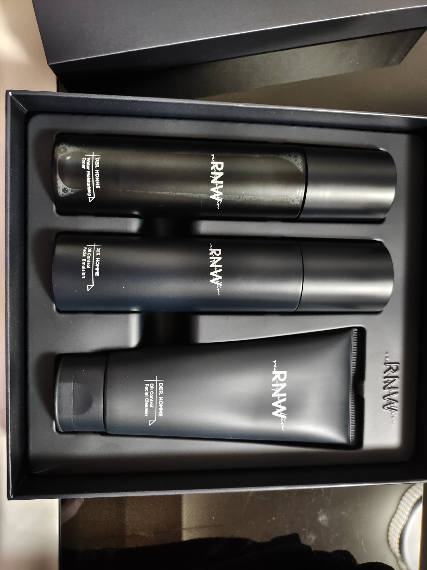 rnw男士水乳套装护肤品测评怎样？优缺点解密好不好？