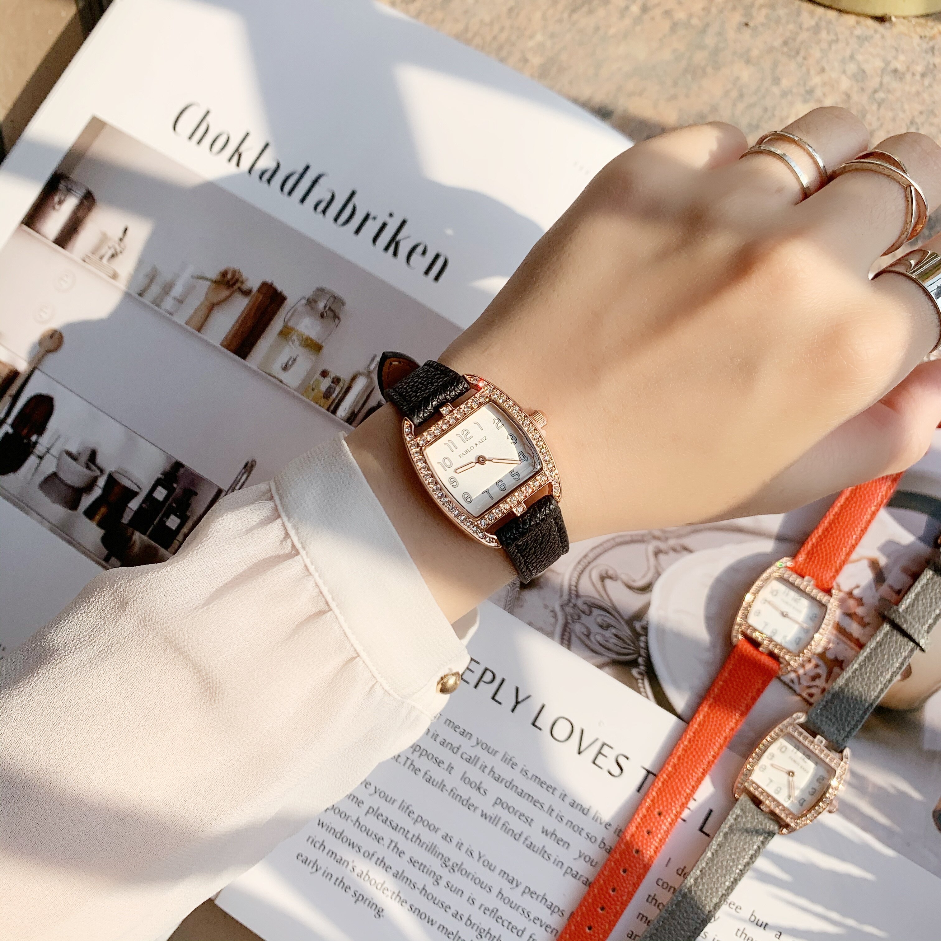 Women's Quartz Watch With Lychee Pattern Strap And Diamond Detail_voghion.com