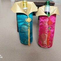 China Wind Ancient Wind Traditional Craft Red Wine Bottle Set Qipao Dust-Proof Shading And Sending Friends Gathering To Decorate Wedding Decorations