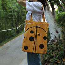 Ladybug theme canvas bag girlfriend couple bag creative color out street shoulder cloth bag Nanjing Pioneer Bookstore