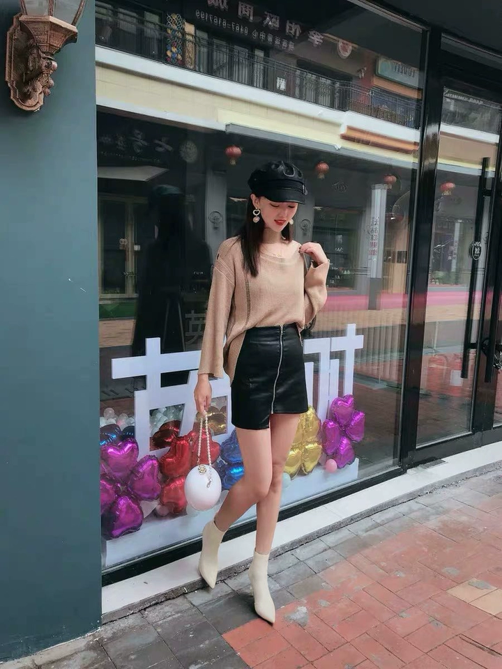 罗曼风情秋冬米色尖头高跟短靴 细跟瘦瘦靴设计拉长比例 加绒保暖不臃肿