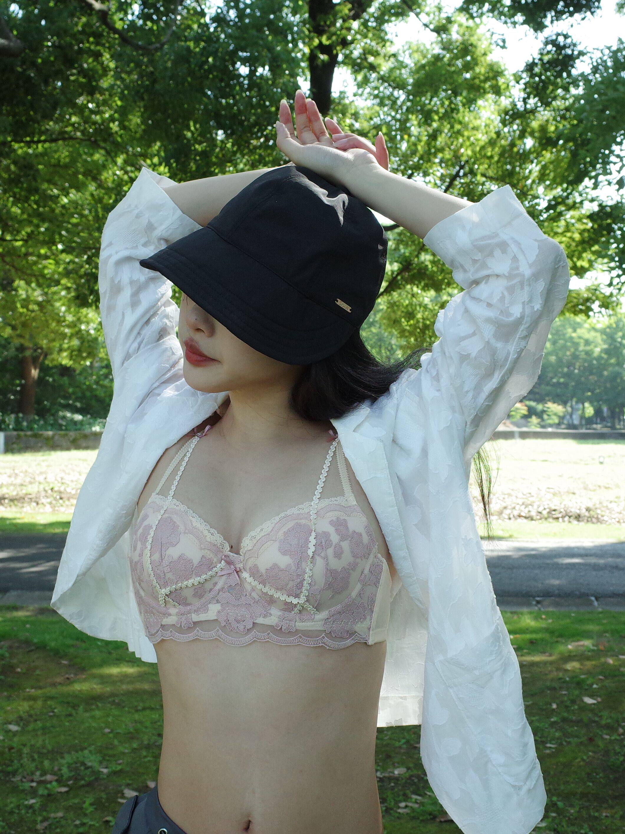 宝诗嫣法式小胸轻聚拢内衣 薄款白色蕾丝文胸 无钢圈舒适不勒 性感套装成套搭配