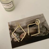 European and American Wind Personality Hyperbolic Metal Big Earrings Woman New Wave Advanced Sensations Atmospheric Temperament No Ear-hole Ear Accessories