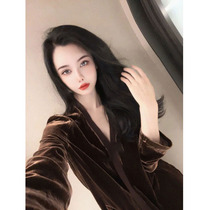 Honey color xuan high-end velvet top womens 2022 autumn and winter new style small fragrance retro v-neck European station shirt