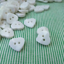 Personality white heart button 15 * 14mm side cut edge good quality home clothing shirt buttons 1 5 yuan 20 pieces
