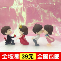 Cake ornaments trumpet cartoon couple crown male and female proposal kiss Doll Doll baking decorations