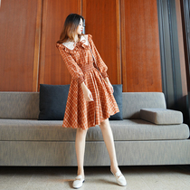2021 new womens autumn dress temperament chic French niche high-end design sense bow plaid dress