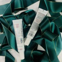 In the passer-by Vitality Eye Essence Courtyard 40ml large capacity Desalinated Black Eye Ring Eye Cream