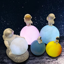 Nordic resin handicraft small pendulum pieces modern minimalist creative desktop Decorative Astronaut Astronaut Night Light Gifts