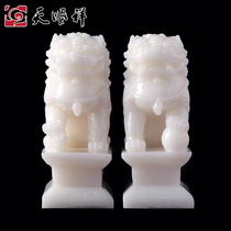 Tien Shunxiang funerary items burial ornaments small stone lion storage urn in front of the white graveyard burial supplies