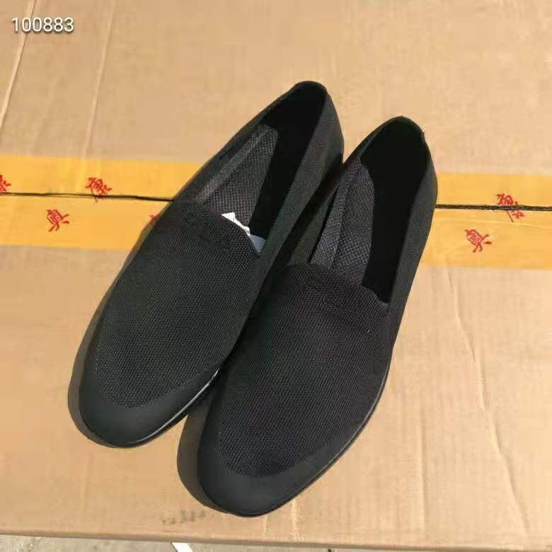 The new one-seven-cloth shoes are comfortable and abrasion-resistant.